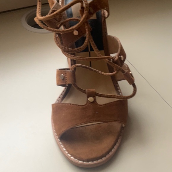 Dolce Vita 3.5” Stacked Gladiator SuedeSandals - Picture 8 of 8